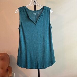 Eddie Bauer Green Sleeveless Tank Top with Notched‎ Collar
